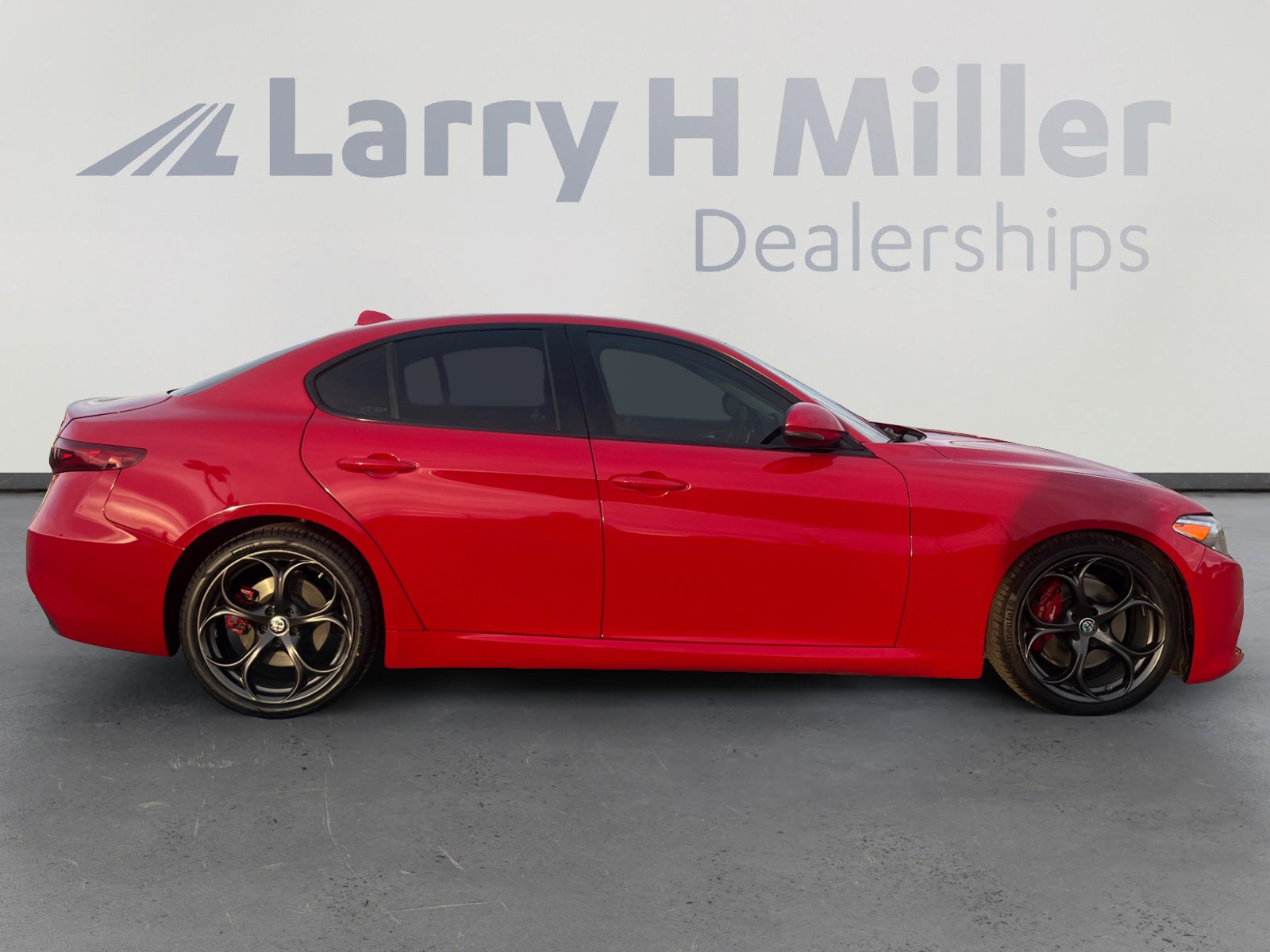Used 2018 Alfa Romeo Giulia Base image 6