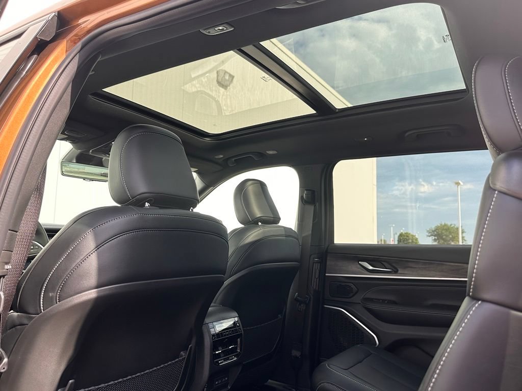 New 2026 Jeep Grand Cherokee L Limited AWD/4WD image 18