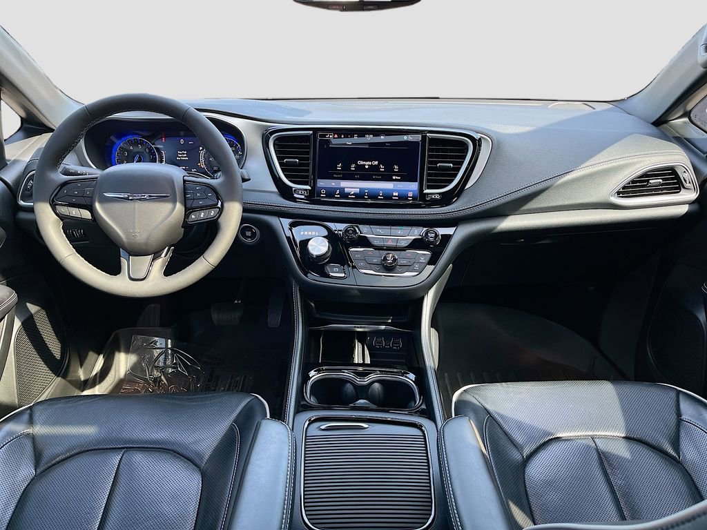 Used 2023 Chrysler Pacifica Limited w/ S Appearance Package AWD/4WD image 28