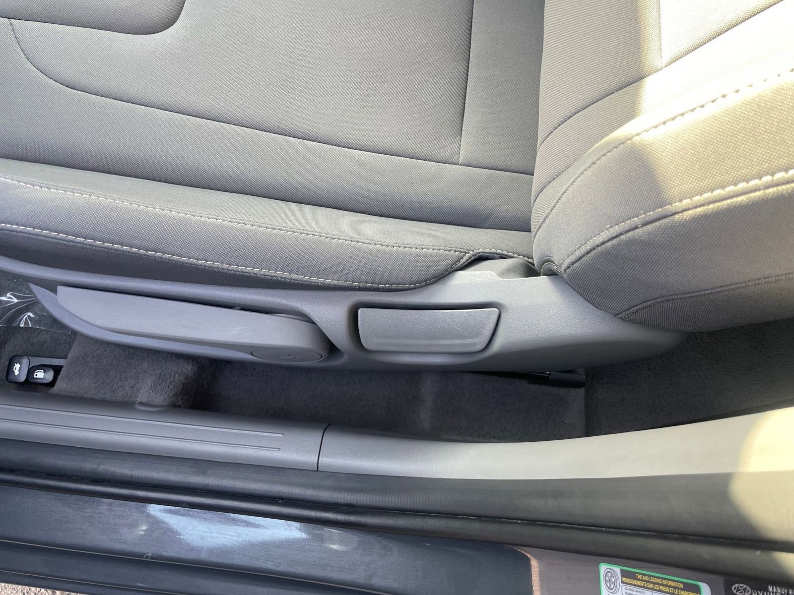 Used 2025 Hyundai Elantra SEL image 23