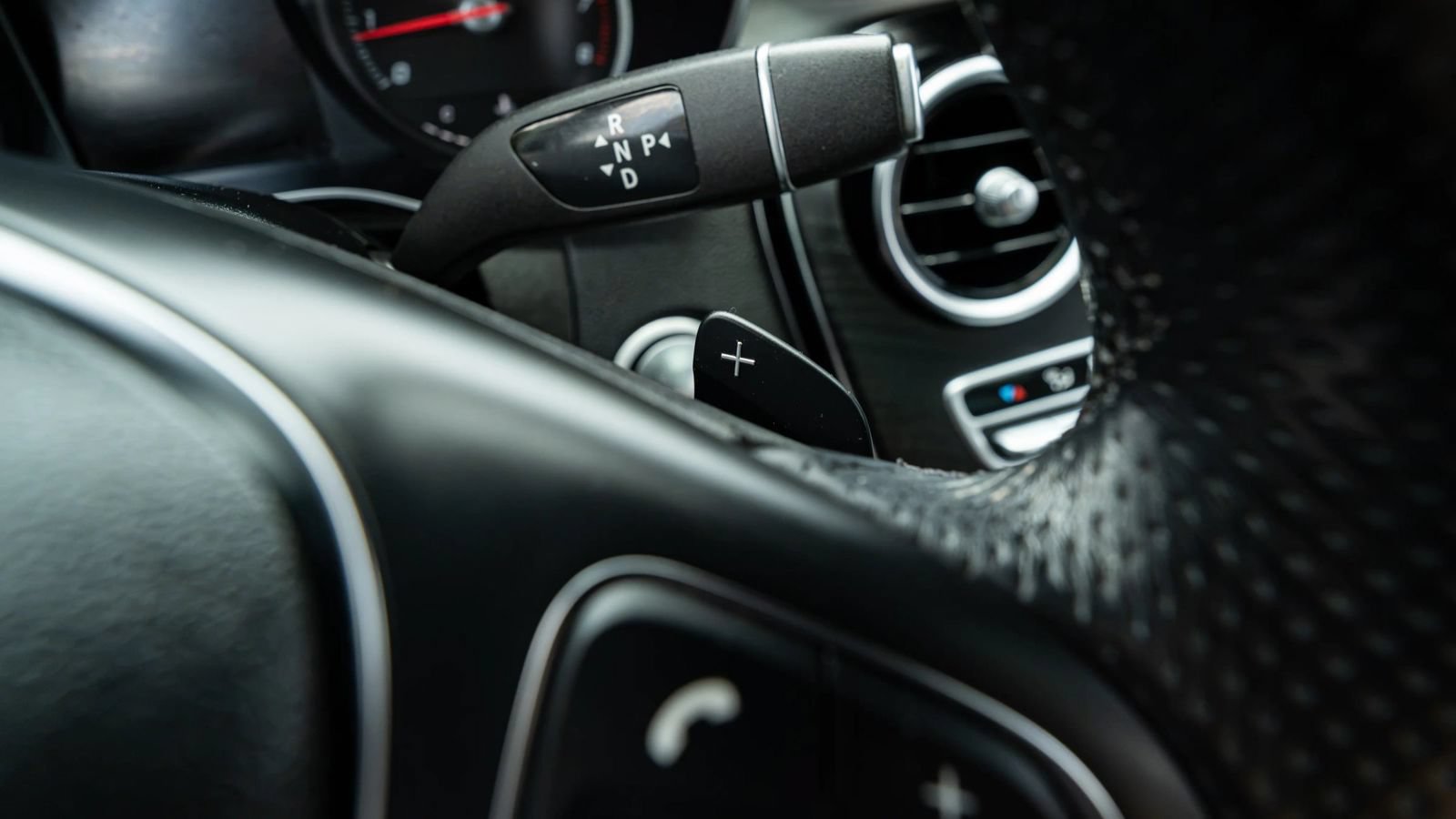 Used 2019 Mercedes-Benz GLC 300 4MATIC w/ Premium Package image 47