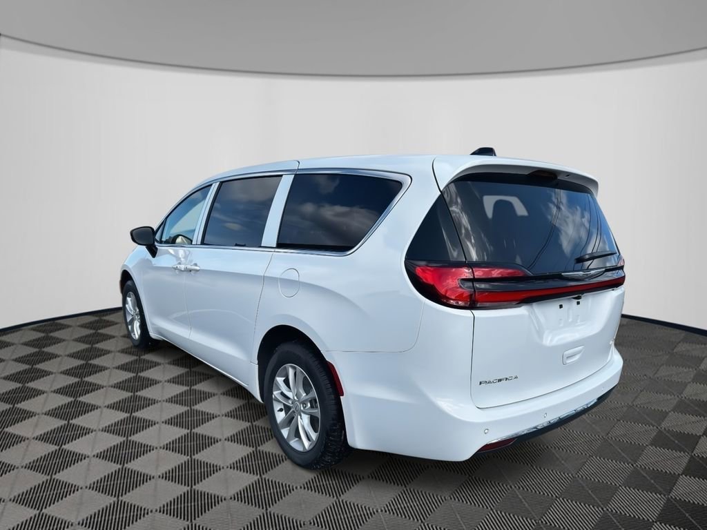 New 2026 Chrysler Pacifica Select AWD/4WD image 3