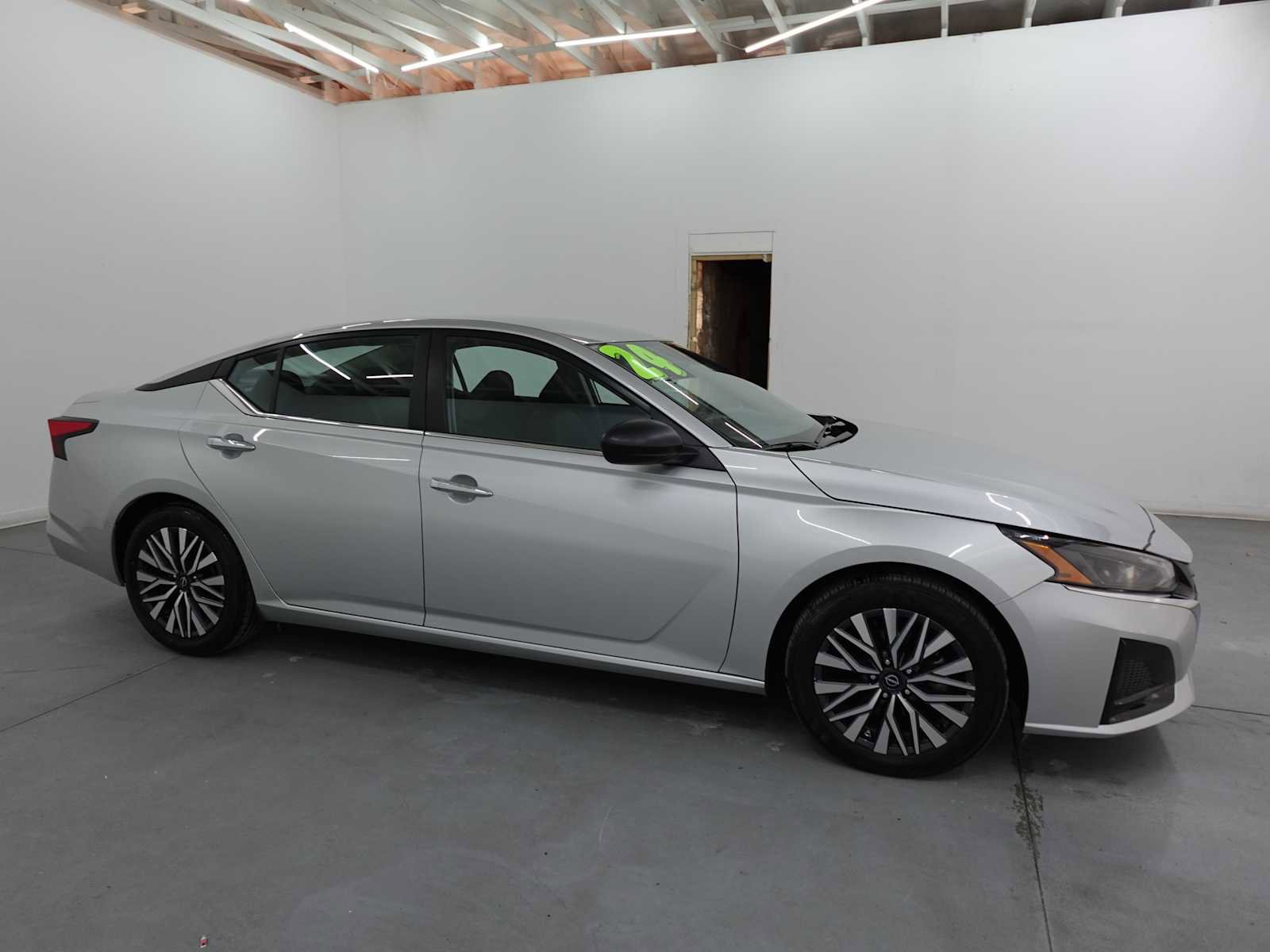 Used 2024 Nissan Altima 2.5 SV image 4