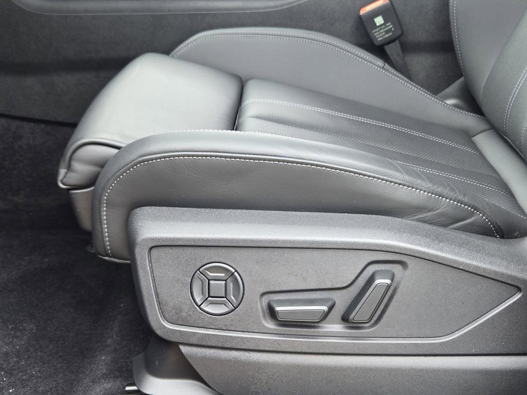 Used 2025 Audi Q5 Premium Plus w/ Premium Plus AWD/4WD image 31