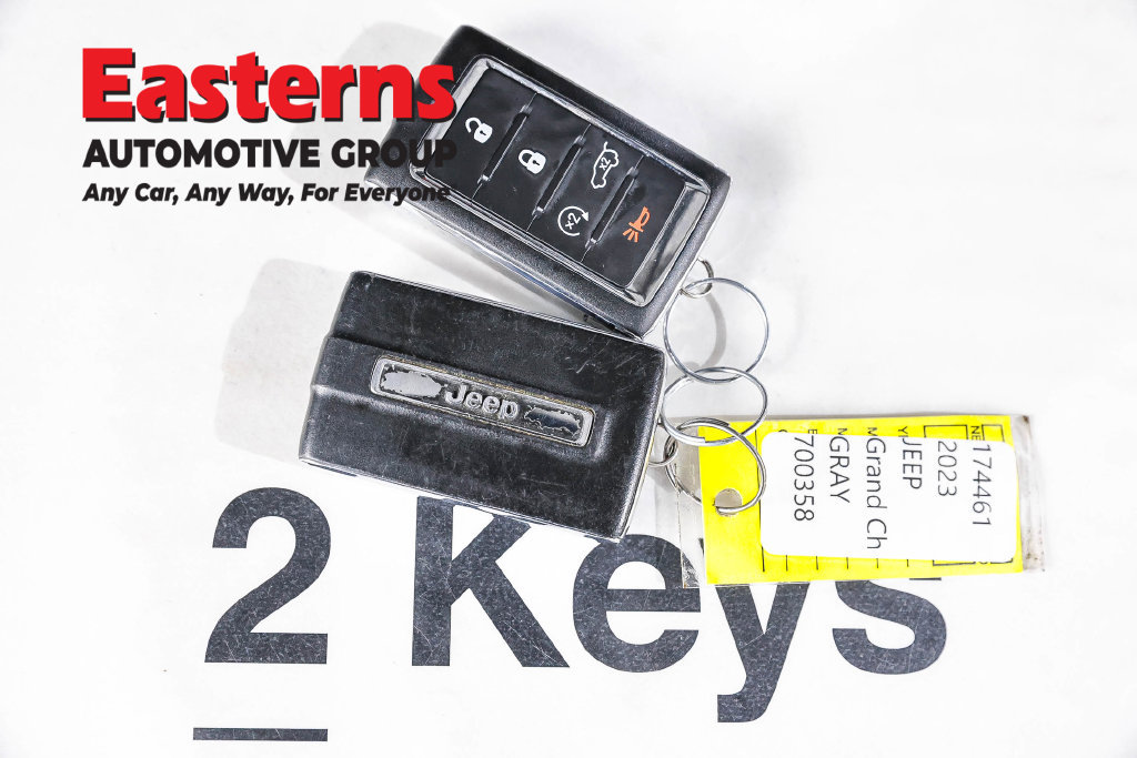 Used 2023 Jeep Grand Cherokee Limited AWD/4WD image 8