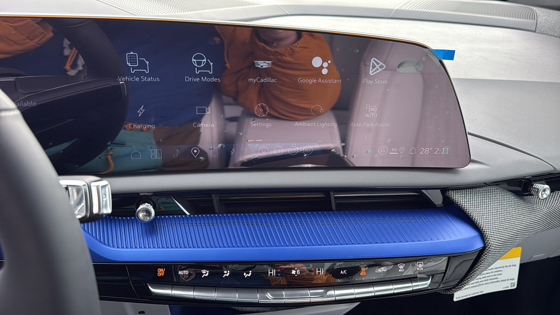 New 2026 Cadillac Optiq Luxury 2 image 17