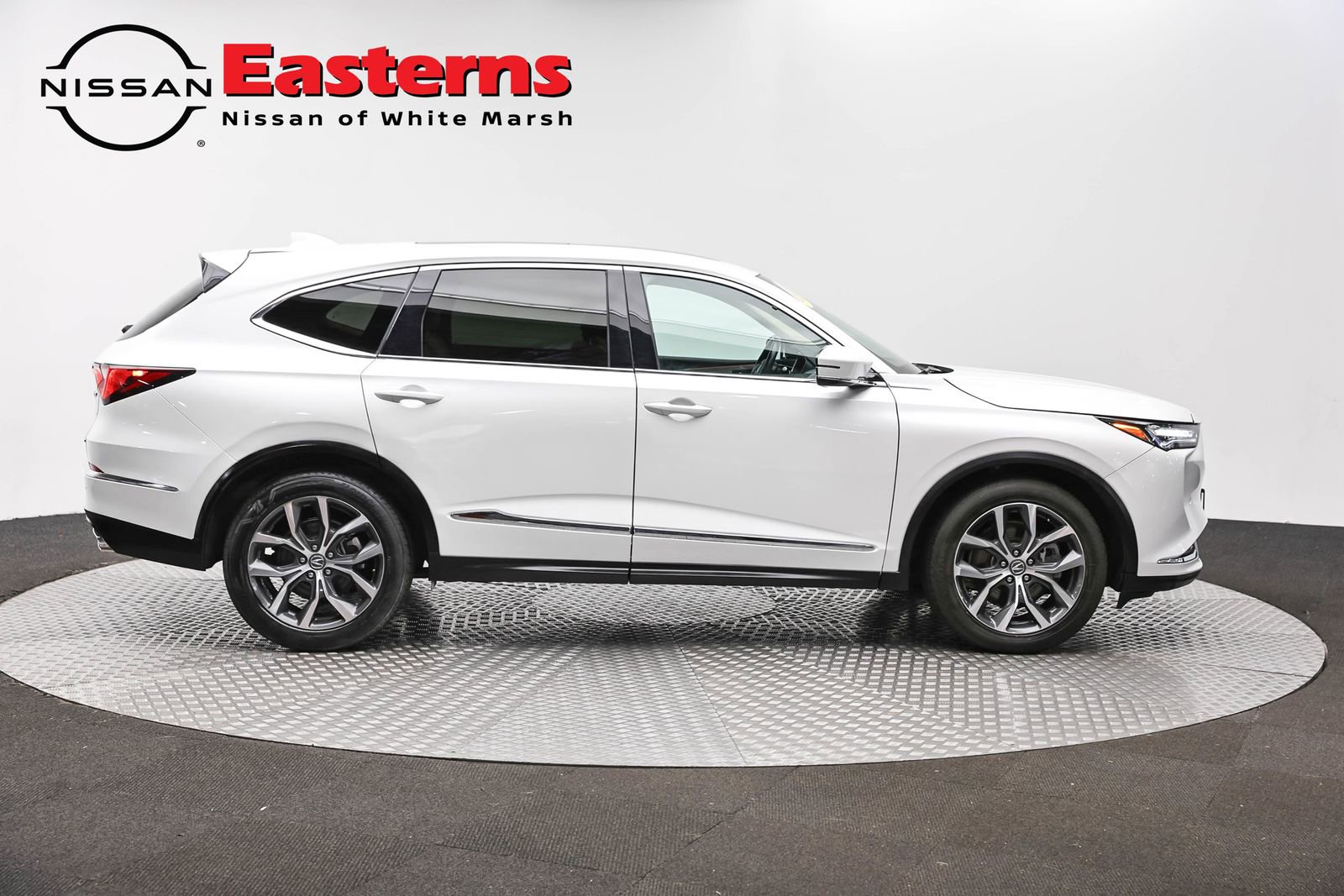 Used 2024 Acura MDX SH-AWD w/ Technology Package image 4