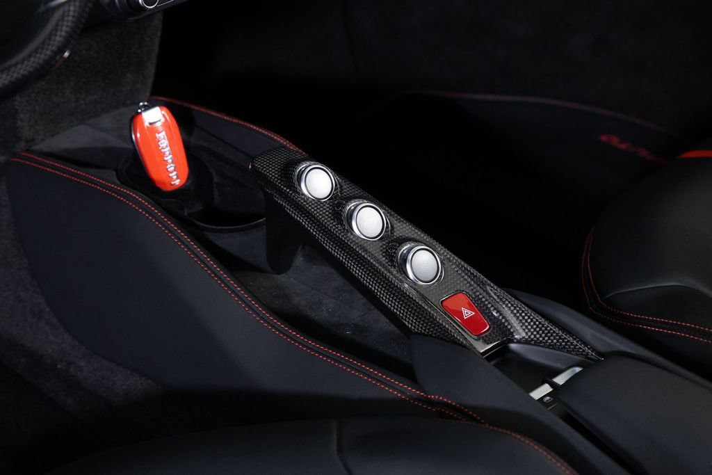 Used 2021 Ferrari F8 Tributo image 31