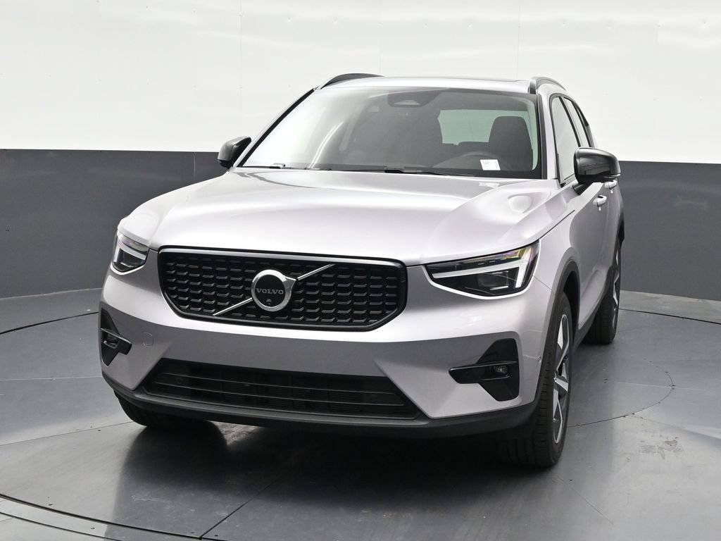 New 2026 Volvo XC40 B5 Plus w/ Climate Package AWD/4WD image 8