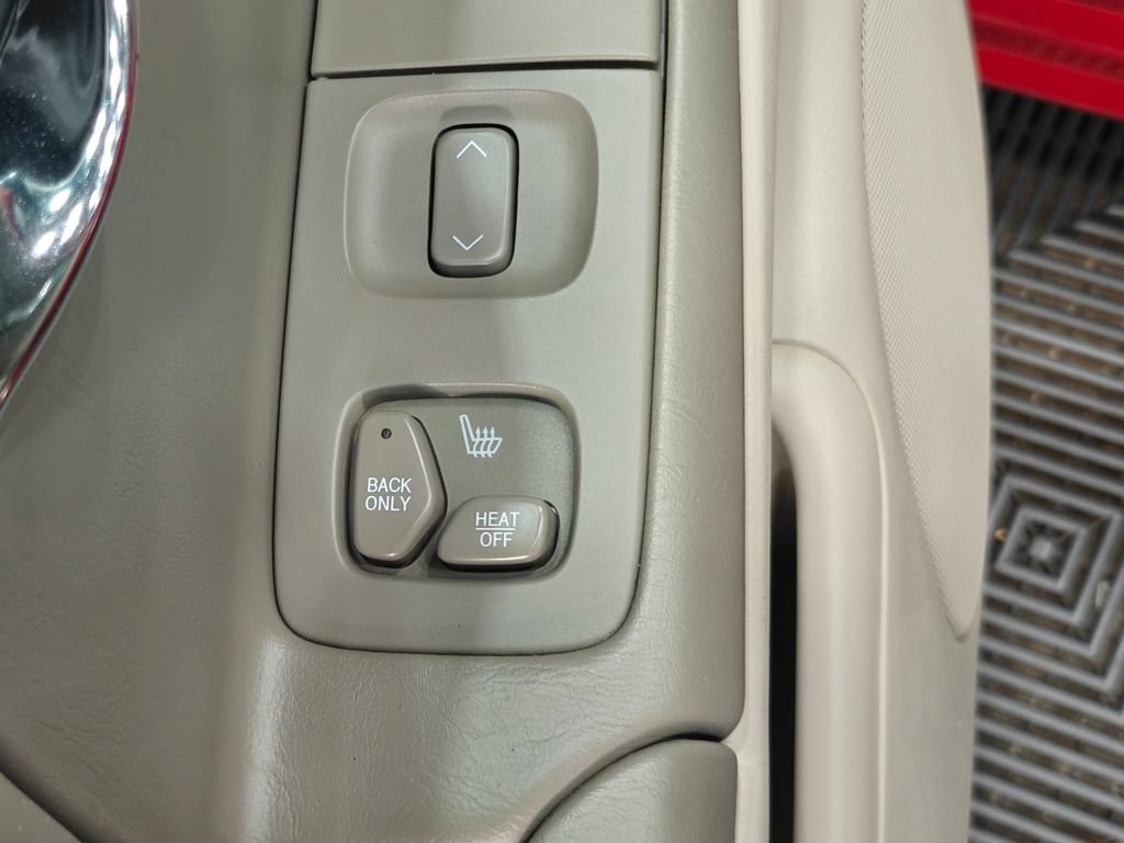 Used 2003 Cadillac De Ville DTS w/ Premium Luxury Package FWD image 29