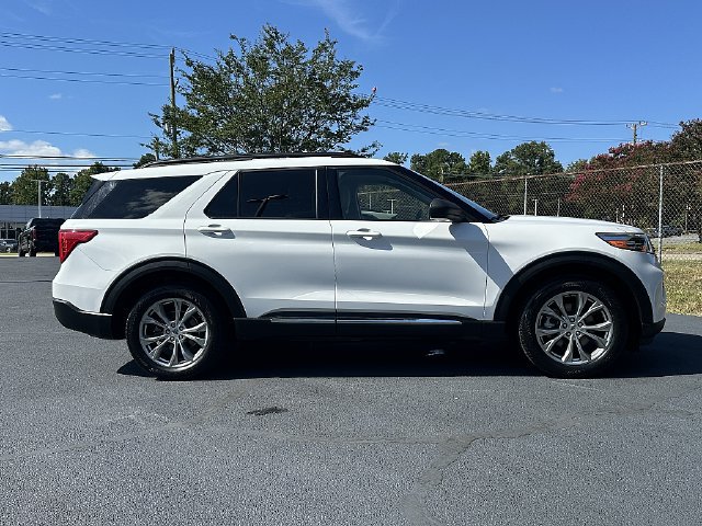 Used 2020 Ford Explorer XLT w/ Equipment Group 202A AWD/4WD image 9