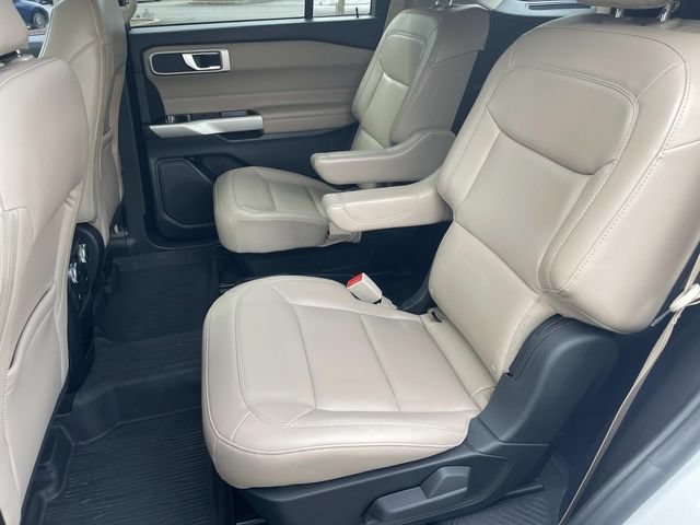 Used 2021 Ford Explorer XLT w/ Equipment Group 202A AWD/4WD image 18