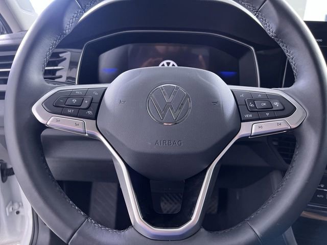 Used 2025 Volkswagen Jetta SE w/ Sunroof Package image 14