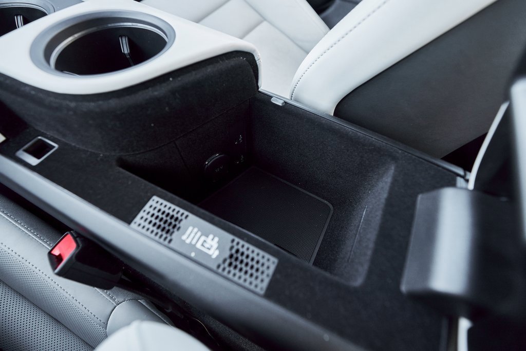 Used 2023 Porsche Taycan 4S w/ Premium Package image 60