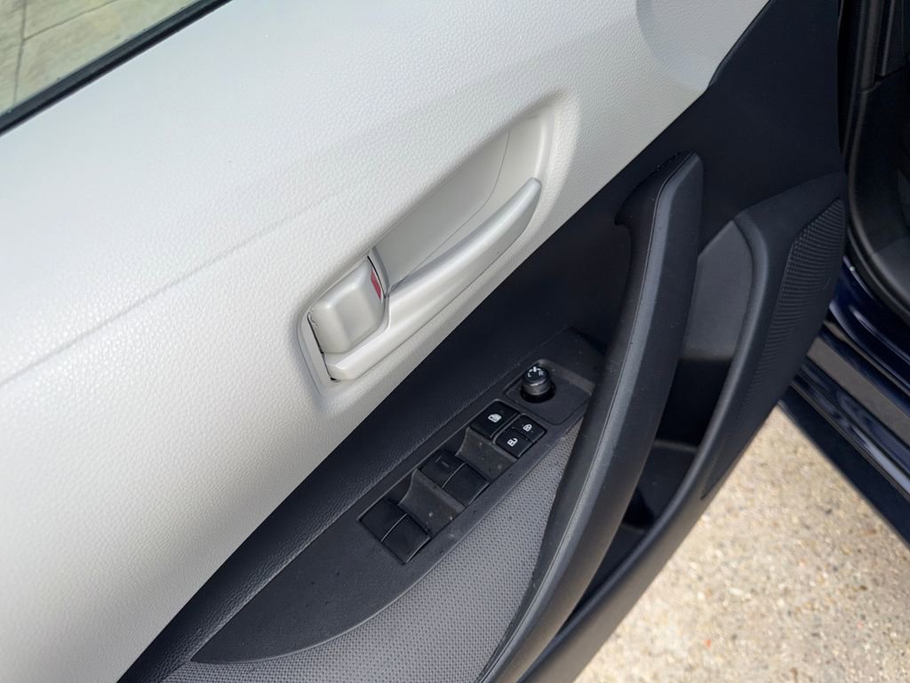 Used 2025 Toyota Corolla LE image 14