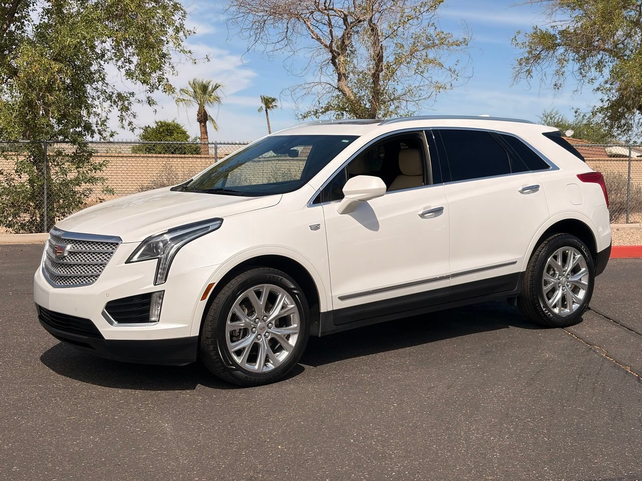 Used 2019 Cadillac XT5 Luxury w/ LPO, Radiant Package FWD image 1