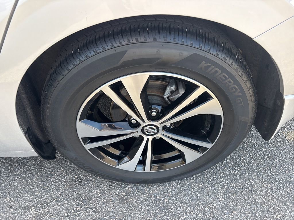 Used 2022 Nissan Sentra SV w/ All-Weather Package FWD image 9