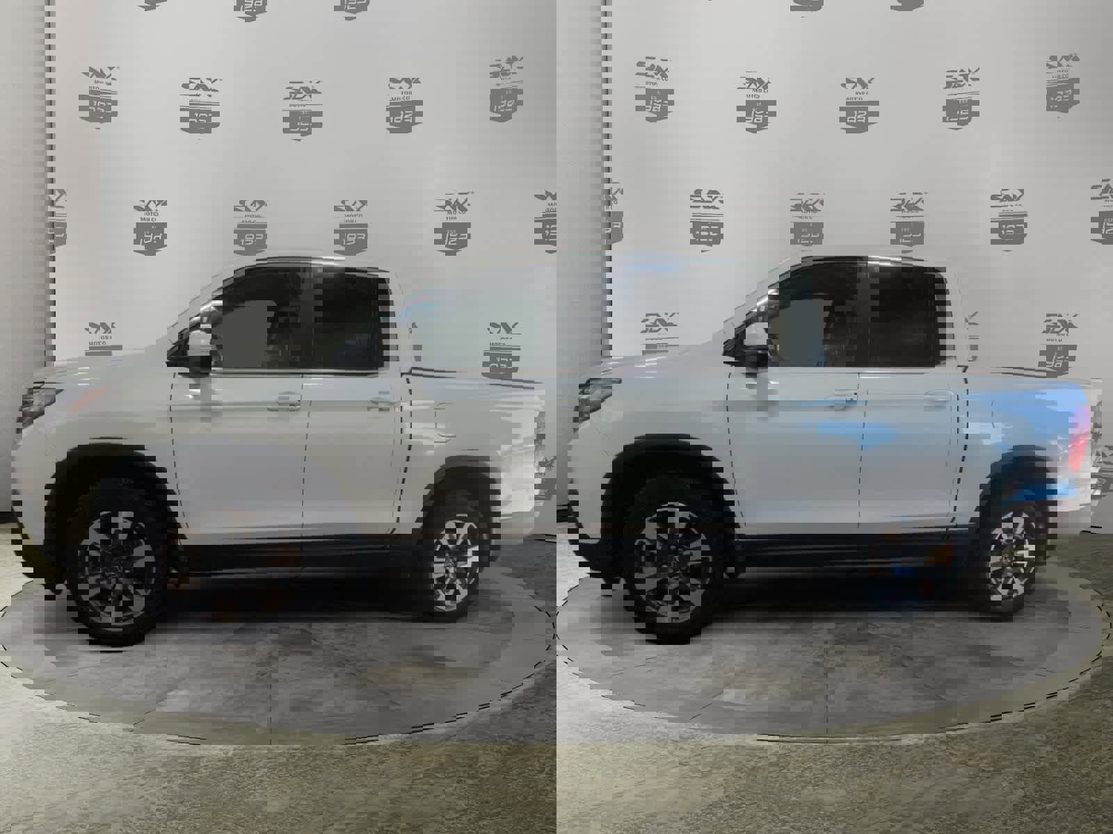 Used 2017 Honda Ridgeline RTL-T image 2