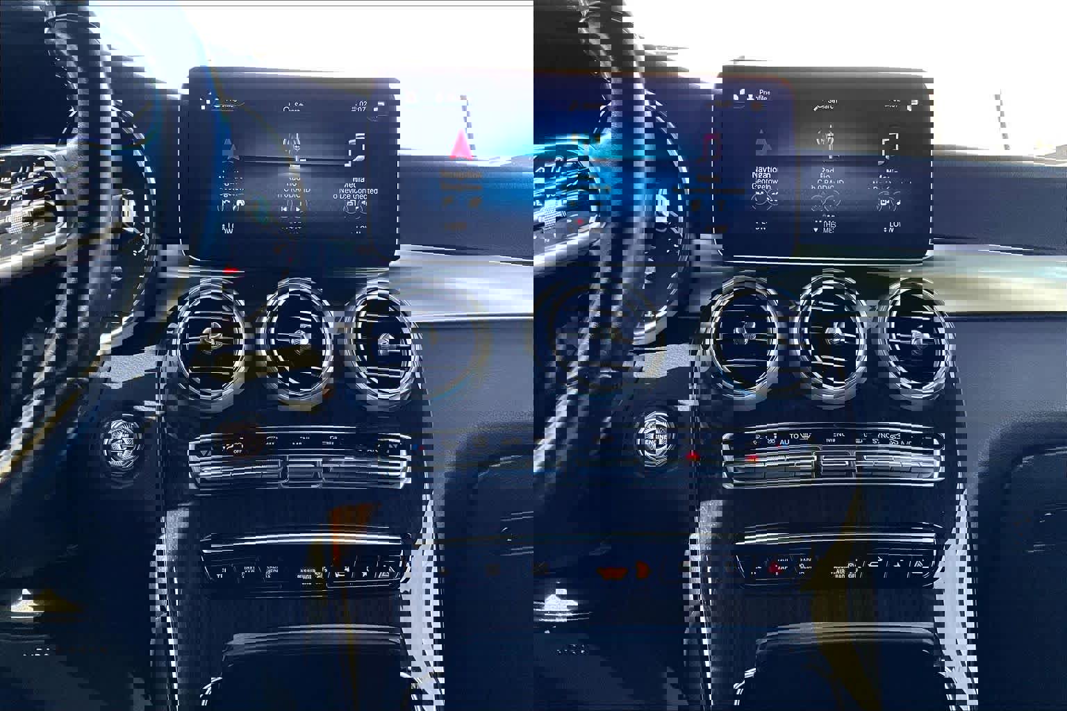 Certified 2022 Mercedes-Benz GLC 300 4MATIC w/ Driver Assistance Package image 31