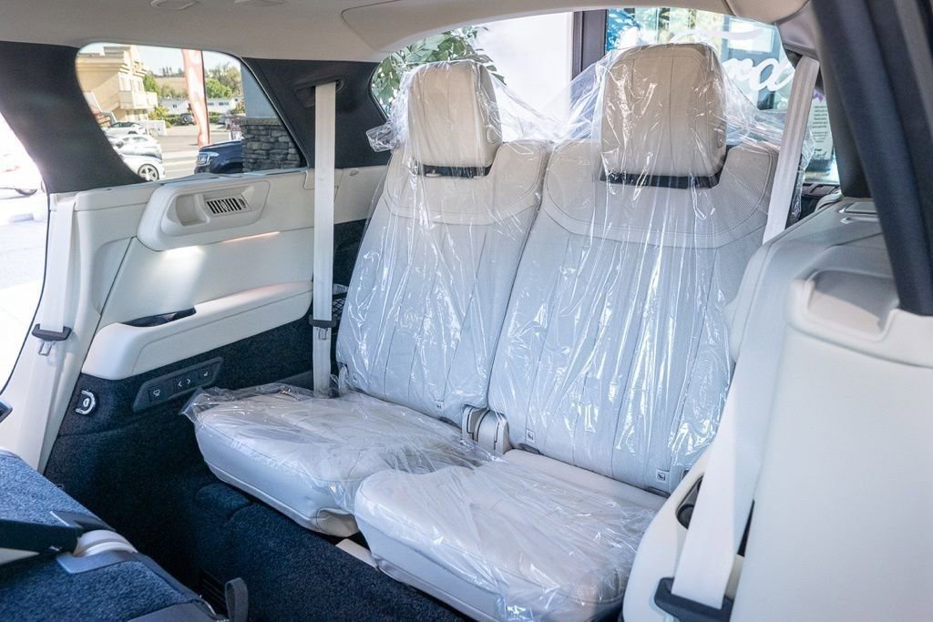 Used 2025 Land Rover Range Rover Long Wheelbase Autobiography image 34