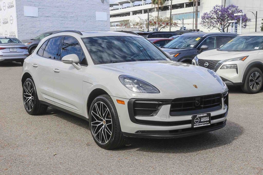 Used 2023 Porsche Macan Turbo AWD/4WD image 3
