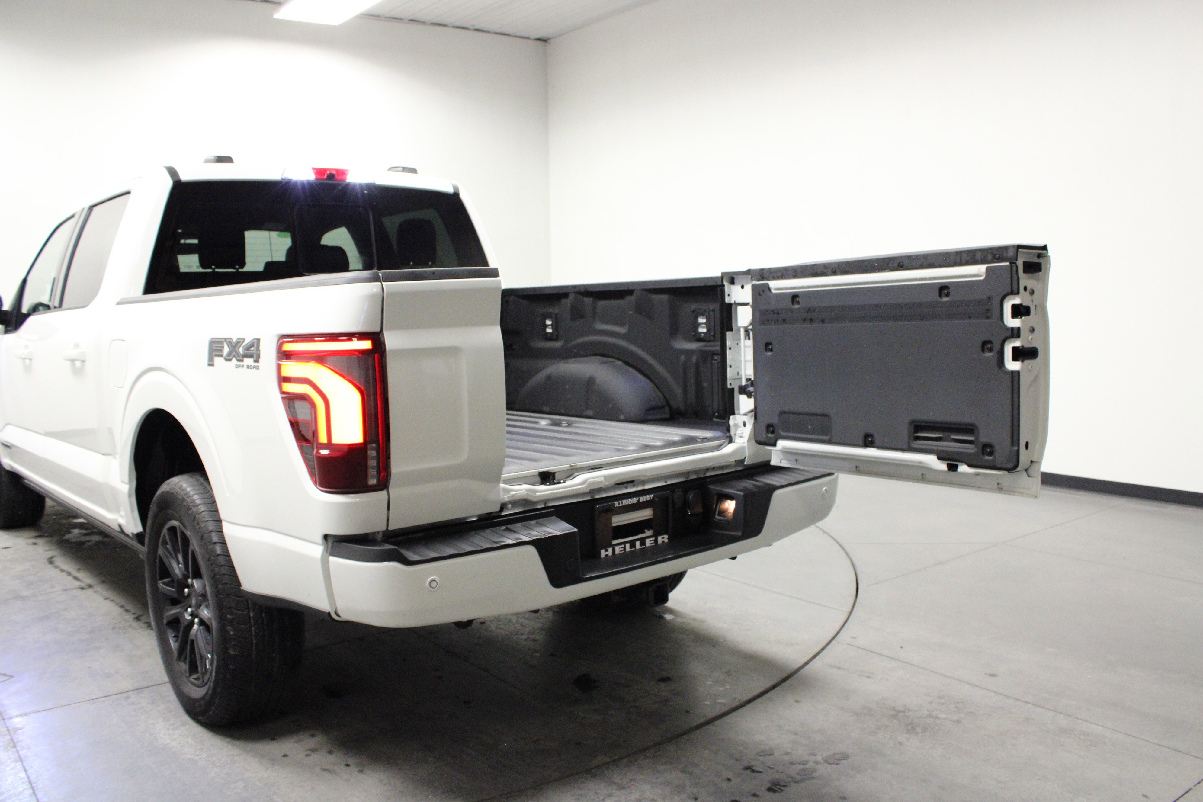 Used 2024 Ford F150 Platinum w/ FX4 Off-Road Package image 14