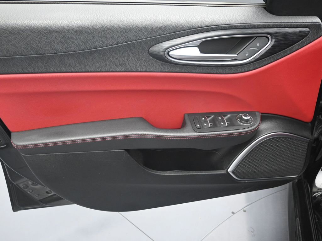 Used 2021 Alfa Romeo Giulia Sprint w/ Nero Edizione image 10