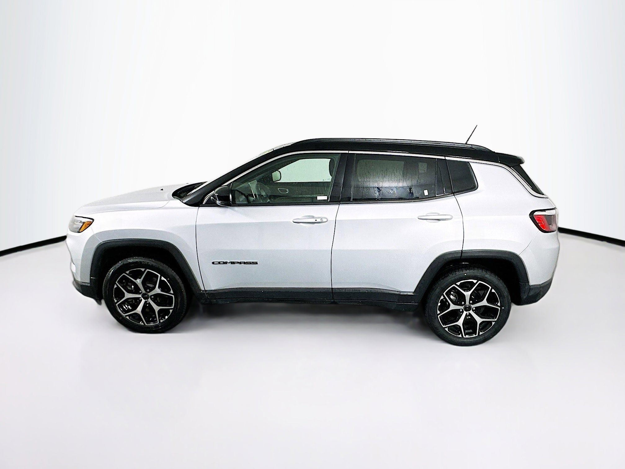 Used 2025 Jeep Compass Limited image 4