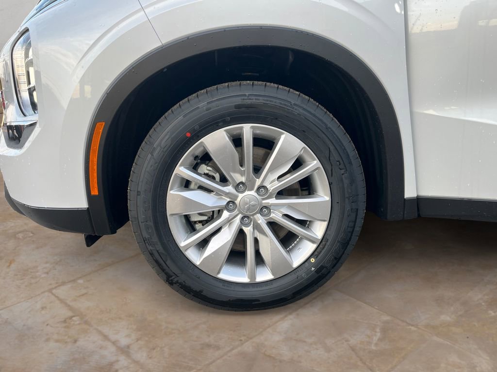 New 2026 Mitsubishi Outlander ES image 14