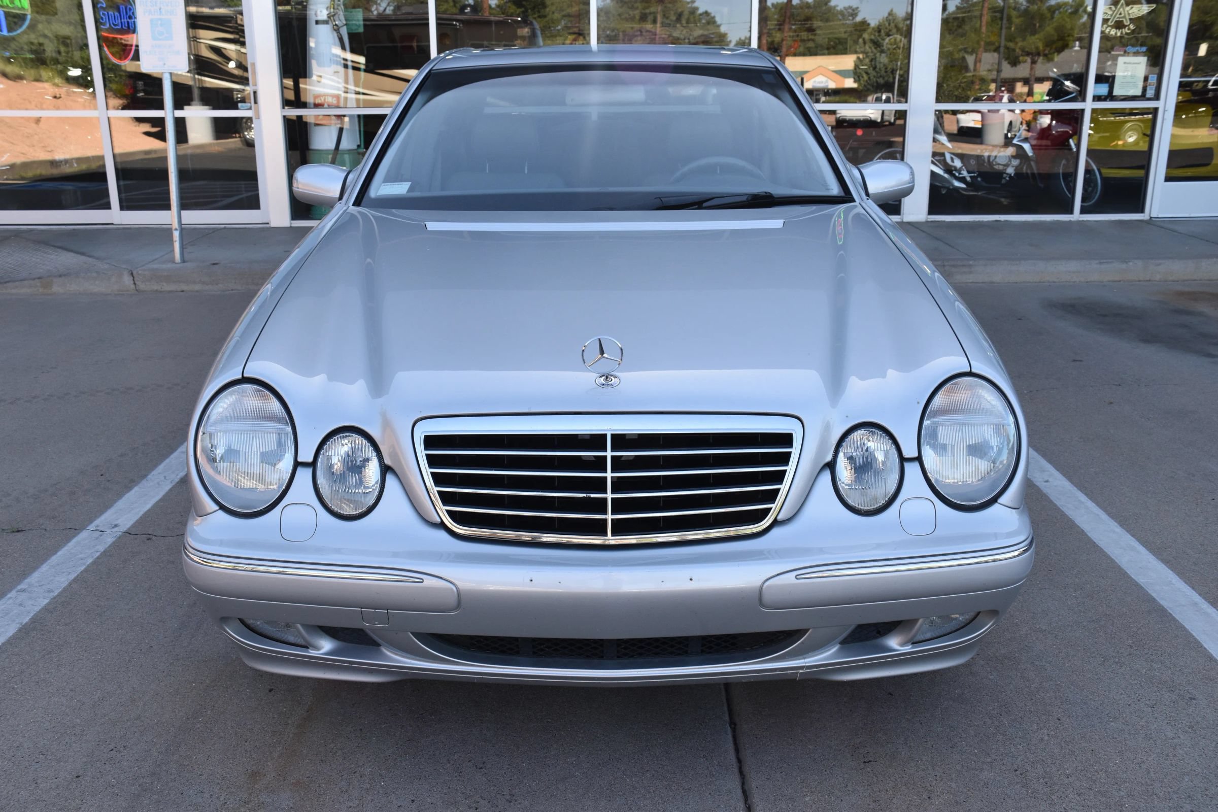 Used 2000 Mercedes-Benz E 320 Sedan image 3