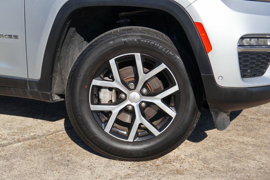 Used 2023 Jeep Grand Cherokee Limited w/ Luxury Tech Group II image 26