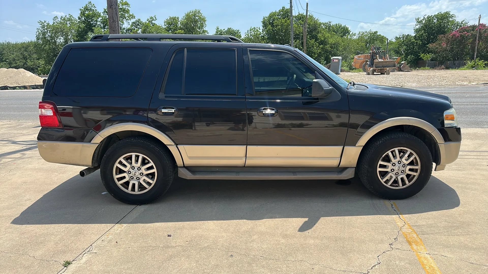 Used 2013 Ford Expedition XLT RWD image 6