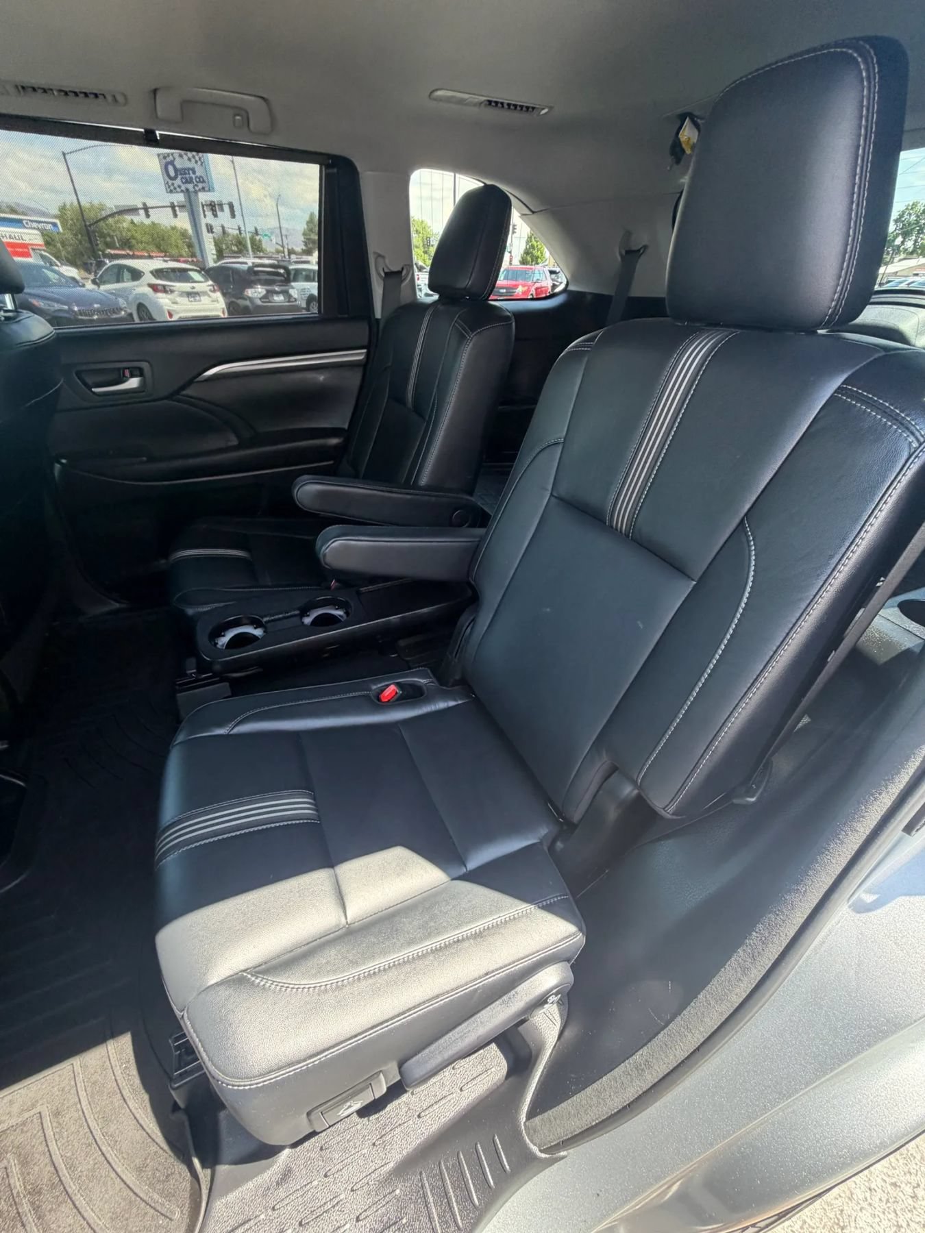 Used 2017 Toyota Highlander SE AWD/4WD image 13