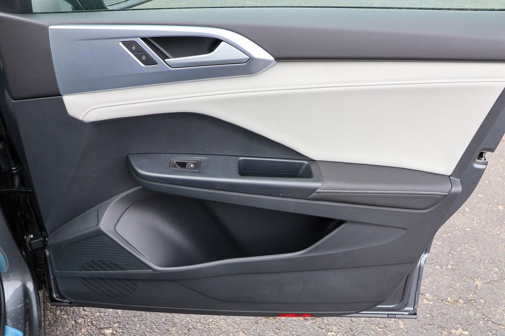 New 2025 Volkswagen Taos SE image 44