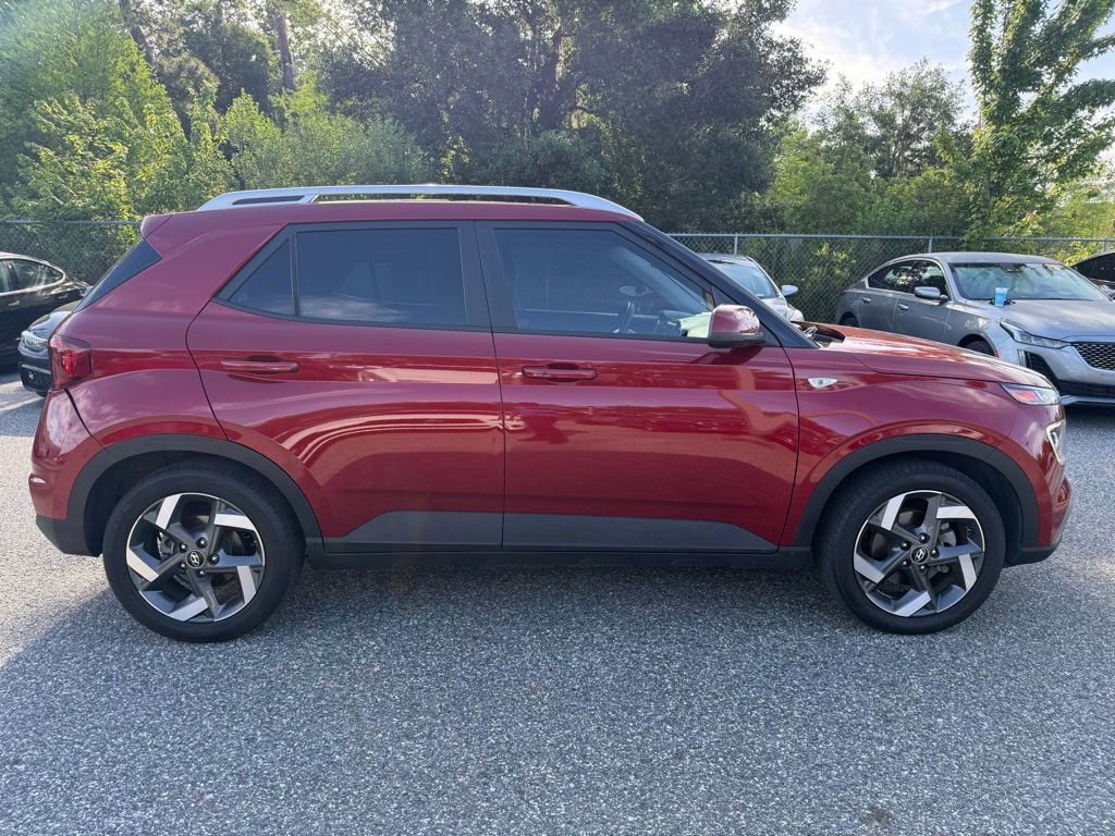 Used 2023 Hyundai Venue Limited image 8
