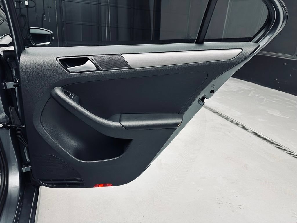 Used 2015 Volkswagen Jetta TDI SE FWD image 25