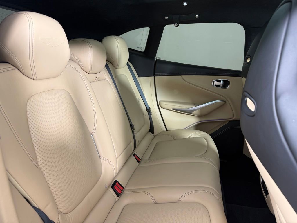 Used 2021 Aston Martin DBX image 18