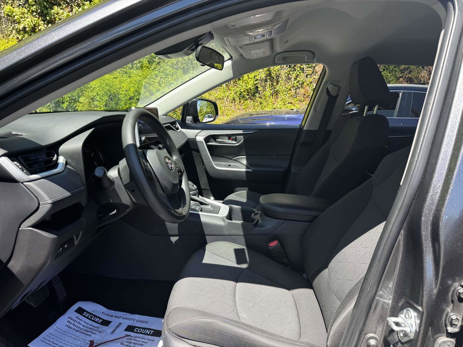 Used 2025 Toyota RAV4 XLE AWD/4WD image 18