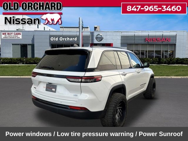 Used 2023 Jeep Grand Cherokee Altitude AWD/4WD image 7