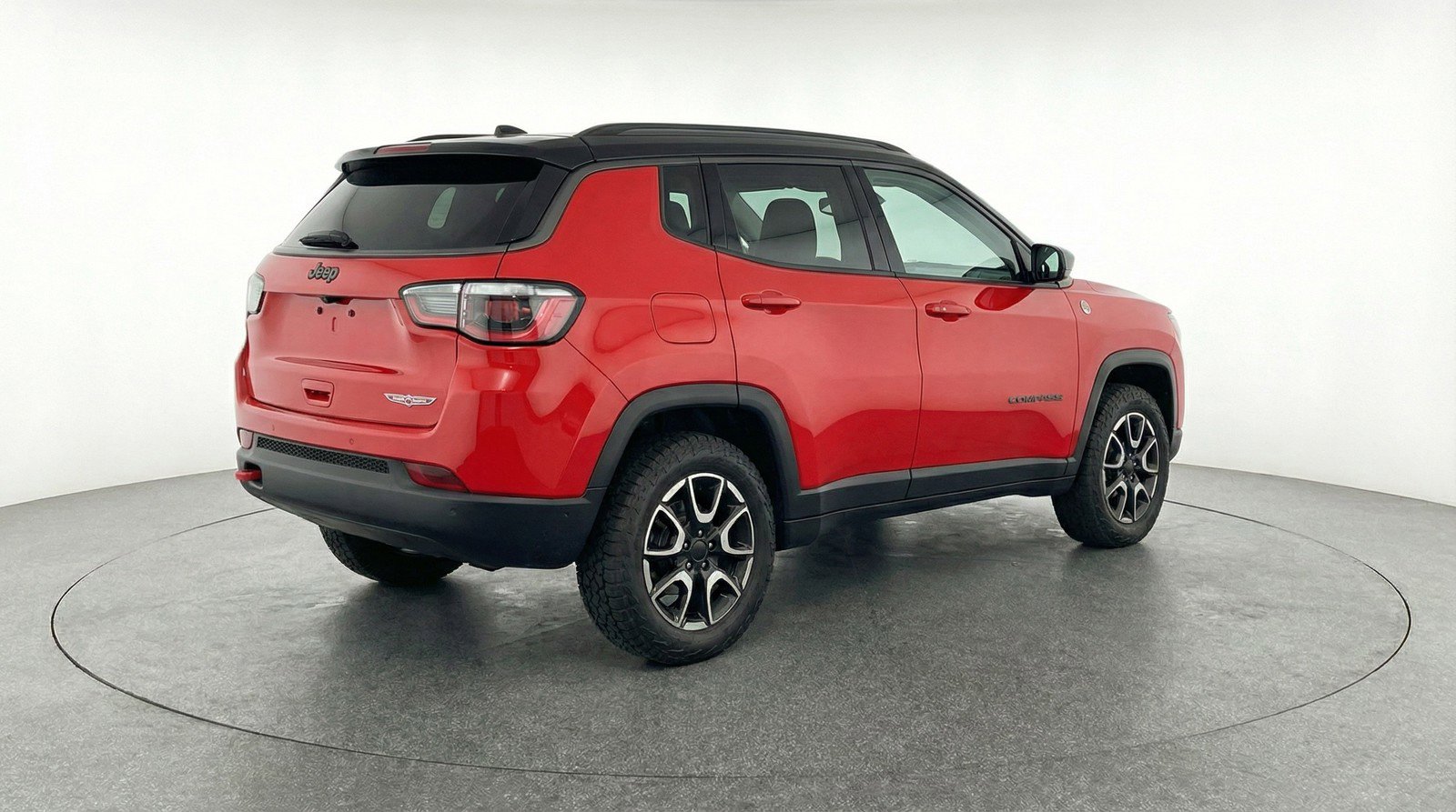 Used 2025 Jeep Compass Trailhawk image 9