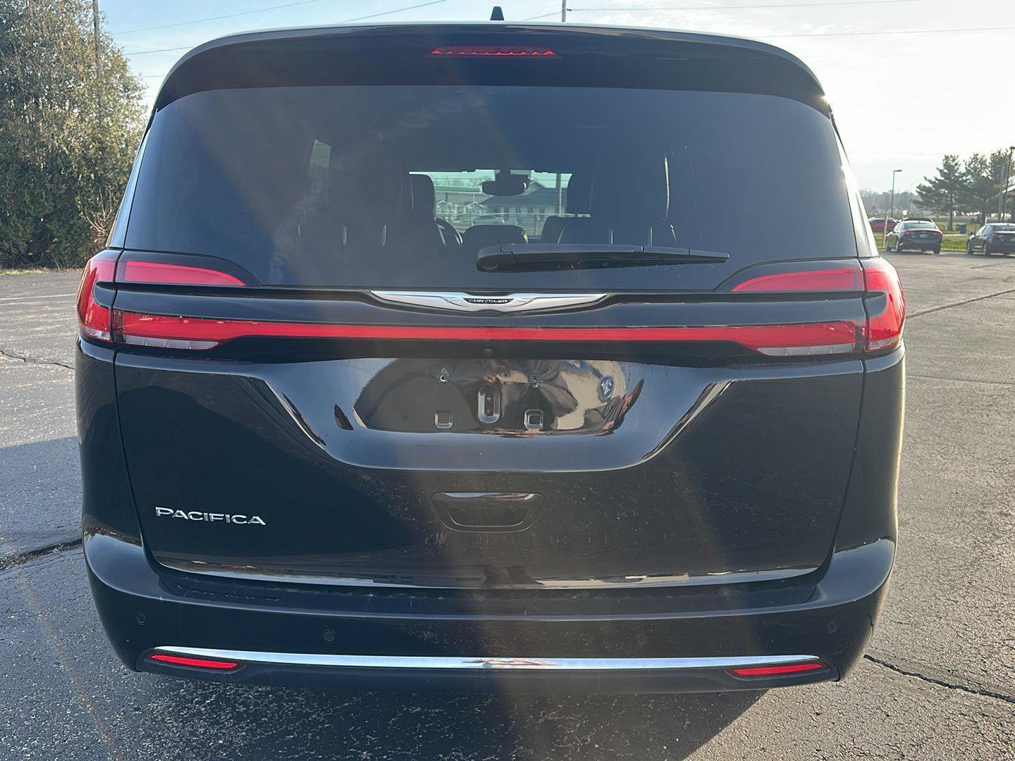Used 2025 Chrysler Pacifica Select image 6
