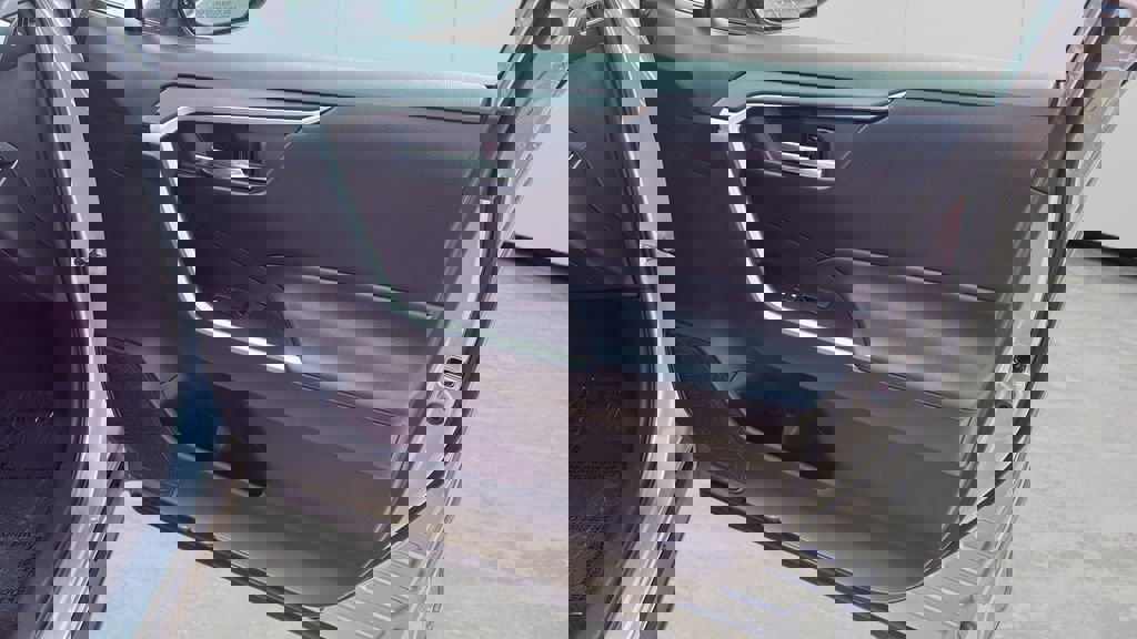 Used 2021 Toyota RAV4 XLE w/ Carpet Mat Package (TMS) AWD/4WD image 48