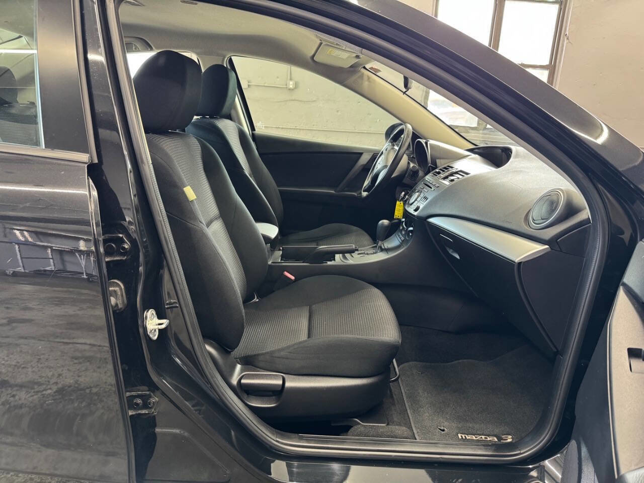 Used 2012 MAZDA MAZDA3 i Sport FWD image 15