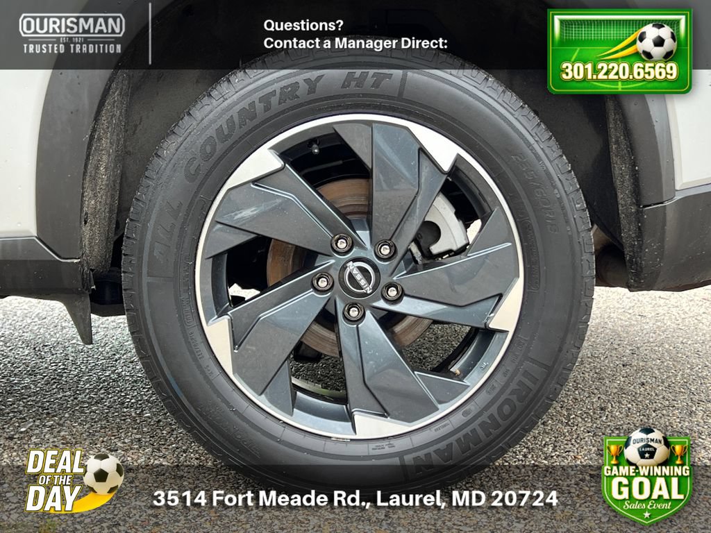 Used 2024 Nissan Rogue SV AWD/4WD image 5