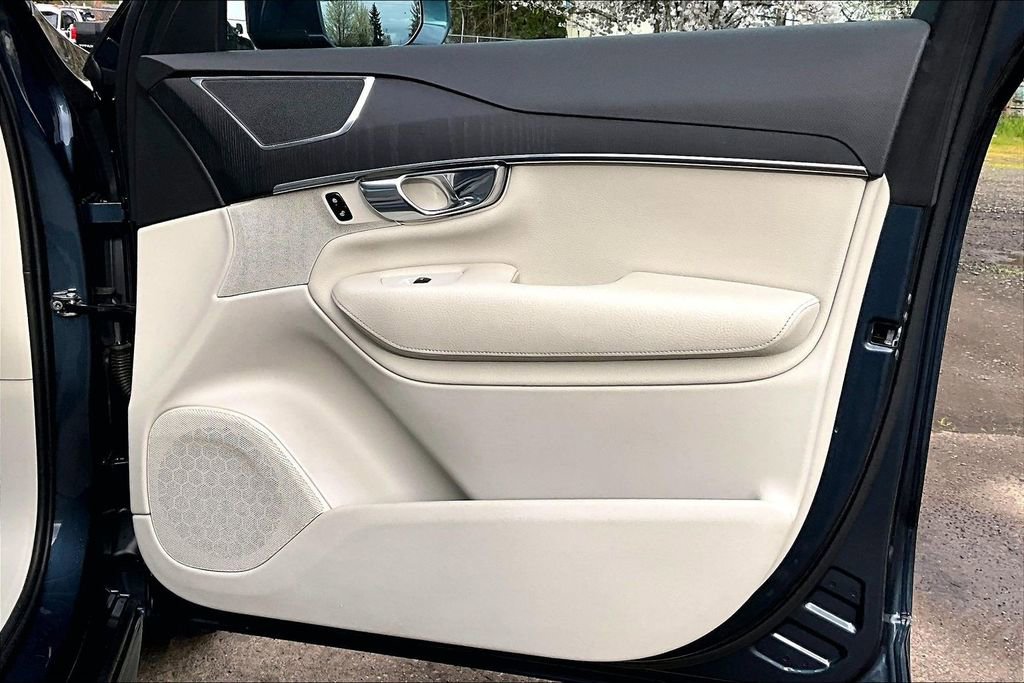 Used 2020 Volvo XC90 T5 Momentum w/ Protection Package Premier image 23