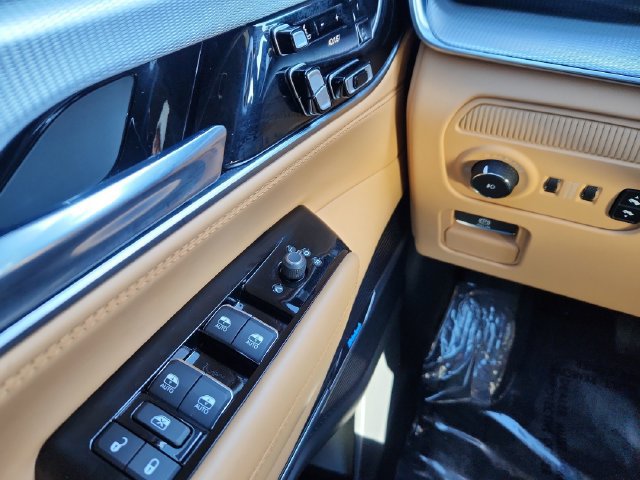 Used 2022 Jeep Grand Wagoneer Series III AWD/4WD image 43