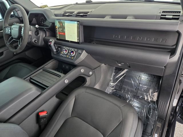Used 2024 Land Rover Defender 110 V8 AWD/4WD image 18