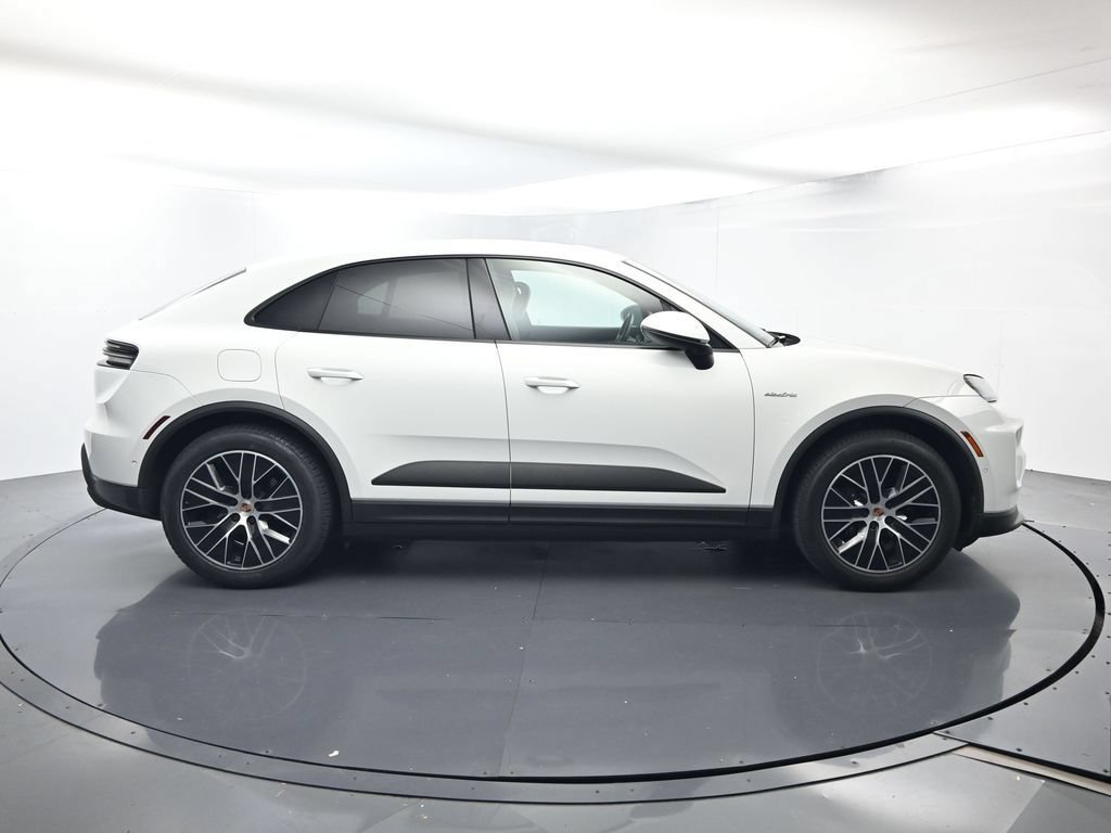 Certified 2025 Porsche Macan Electric RWD image 16