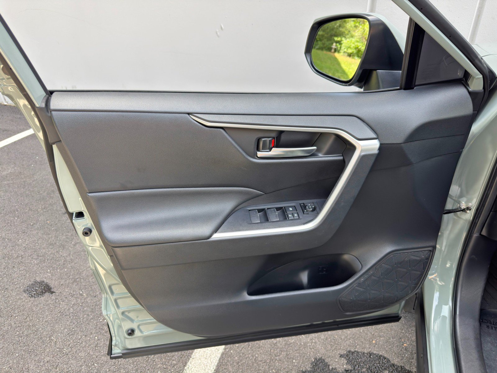 Used 2023 Toyota RAV4 XLE Premium FWD image 40