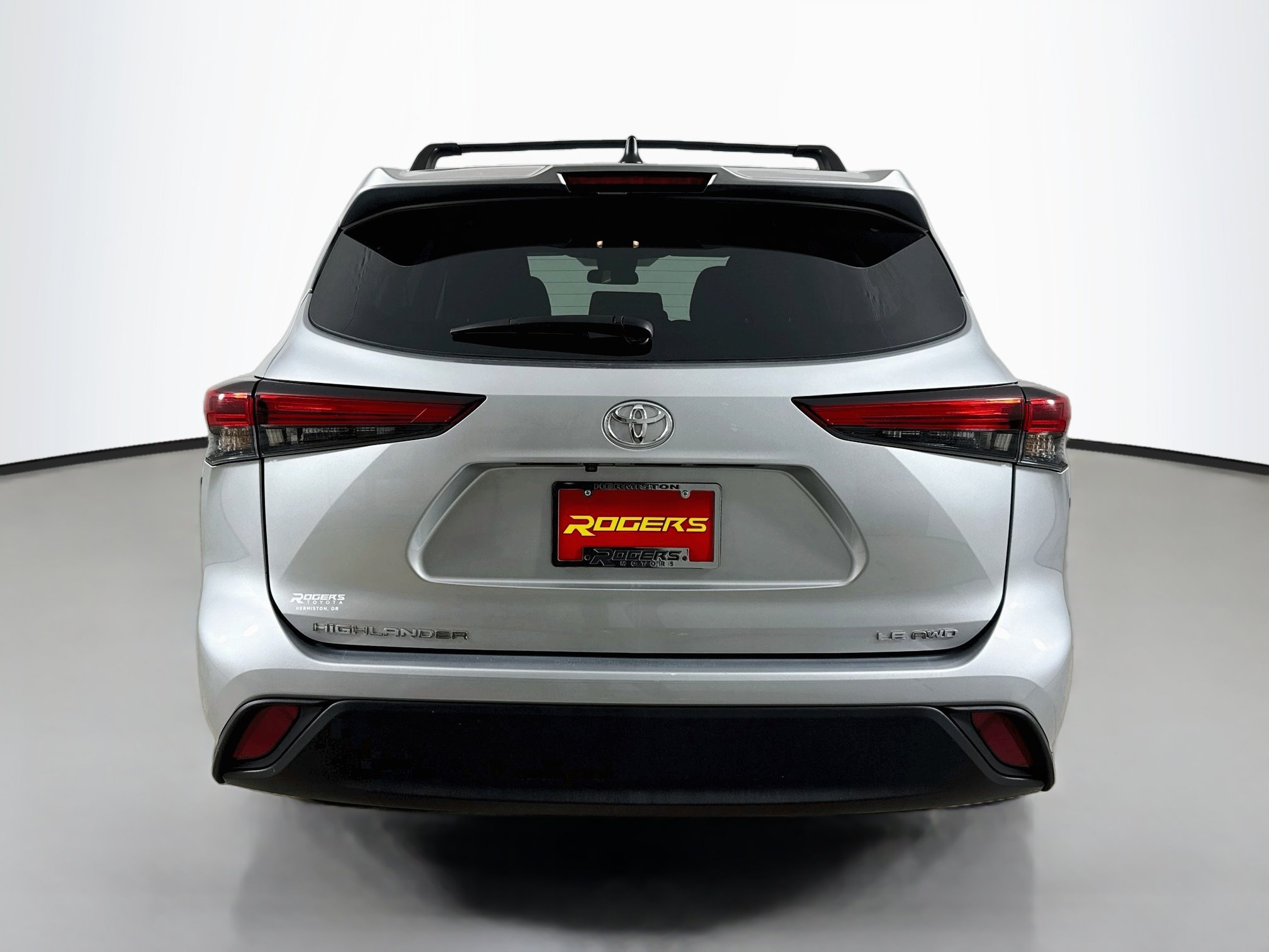 Used 2023 Toyota Highlander LE AWD/4WD image 7